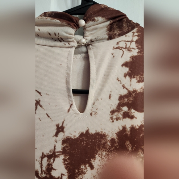 Abstract Moment Mesh Mock Neck NWOT - Picture 4 of 6